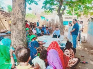 रायसेन, कलेक्टर अरुण कुमार विश्वकर्मा द्वारा सोमवार को सांची जनपद पंचायत के विभिन्न ग्रामों और सांची नगर का भ्रमण कर समग्र ई केवायसी तथा पीडीएस ई केवायसी कार्य का निरीक्षण किया। कलेक्टर विश्वकर्मा द्वारा ग्राम माखनी, पगनेश्वर, ढकना चपना, गुलगांव सहित अन्य ग्रामों और सांची निकाय में समग्र ई केवायसी तथा पीडीएस ई केवायसी कार्य का निरीक्षण किया। उन्होंने उपस्थित अधिकारियों को ई केवायसी कार्य में तेजी लाते हुए शीघ्र कार्य पूर्ण कराने के निर्देश दिए। ग्रामों में भ्रमण के दौरान कलेक्टर ने ग्रामीणों के साथ चबूतरे पर बैठकर संवाद किया। उन्होंने ग्रामीणों से शासन की योजनाओं का लाभ मिलने के बारे में जानकारी ली। साथ ही उनकी समस्याएं भी जानी और अधिकारियों को निराकरण हेतु निर्देशित किया। इस अवसर पर महिला बाल विकास विभाग के जिला कार्य अधिकारी श्री दीपक संकत, खाद्य अधिकारी श्री संदीप भार्गव, सांची जनपद सीईओ श्रीमती बंदू सूर्यवंशी सहित अन्य अधिकारी भी उपस्थित रहे।
